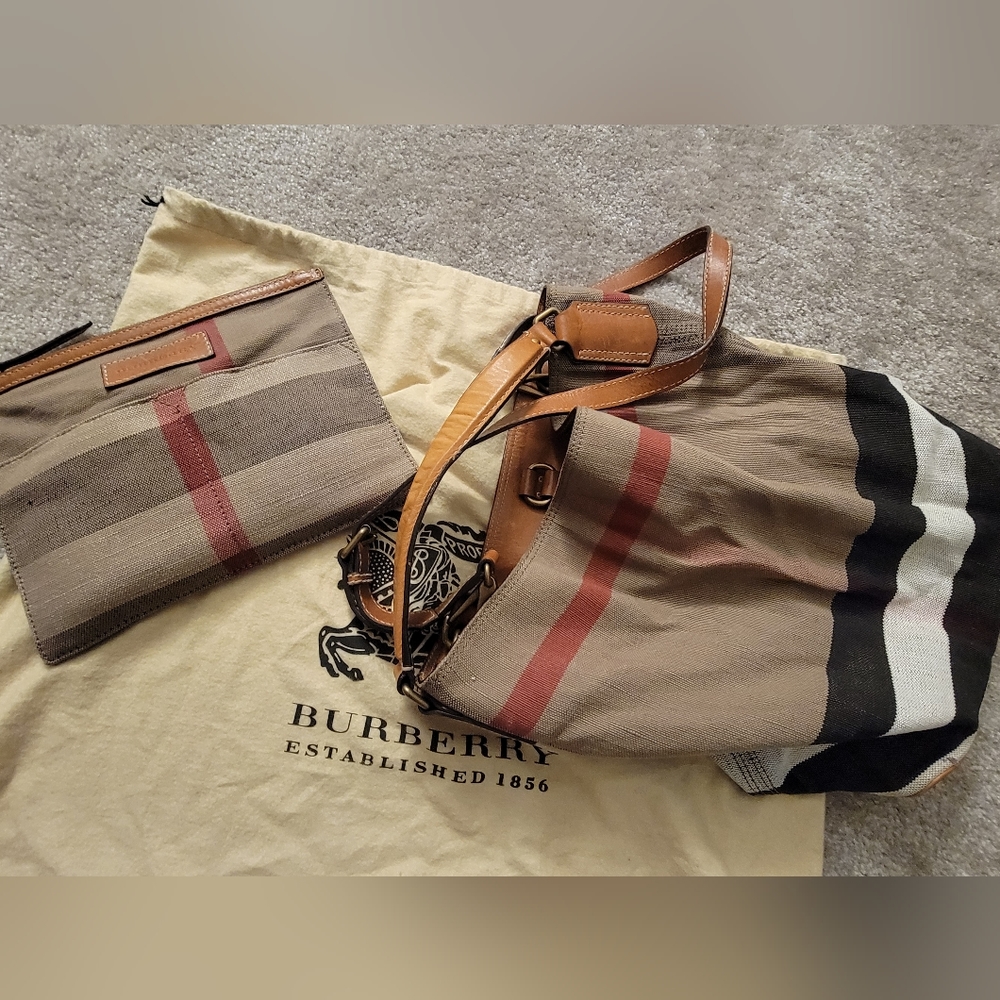 Burberry Medium Ashby - Picture 2 of 3